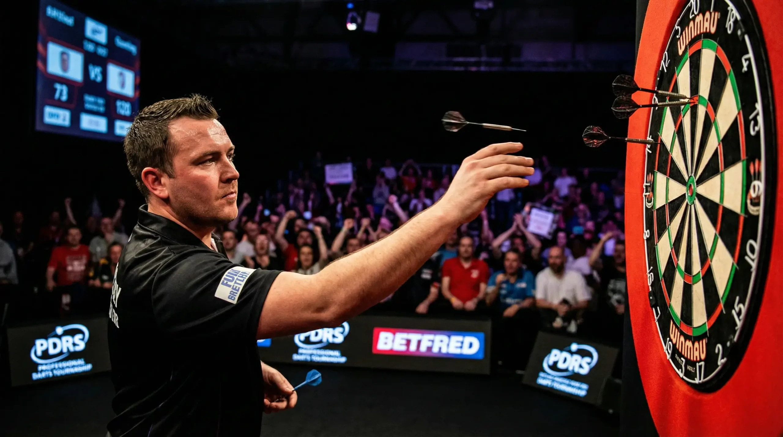 Darts-Spieler konzentriert beim Wurf im Scheinwerferlicht